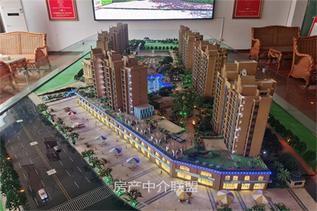 东晟小区三室两厅一卫送阁楼证满5年过户费低送储藏室